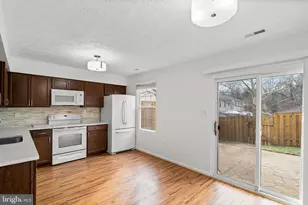 18656 Winding Creek Pl, Germantown, MD 20874 - Photo 4