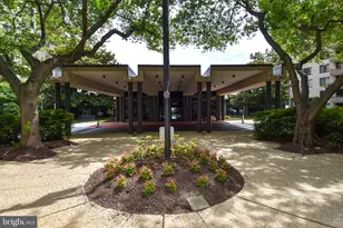 5225 Pooks Hill Rd, Bethesda, MD 20814 - Photo 4