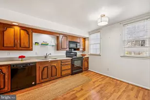 10904 Wickshire Way, Rockville, MD 20852 - Photo 12