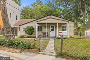 4 Russell Rd, Cabin John, MD 20818 - Photo 30