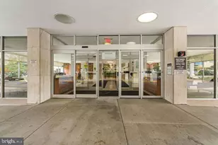 10201 Grosvenor Pl, Rockville, MD 20852 - Photo 48
