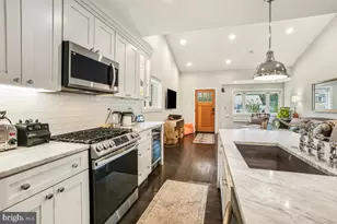 8706 Sundale Dr, Silver Spring, MD 20910 - Photo 12
