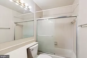 5708 Chapman Mill Dr, Rockville, MD 20852 - Photo 12