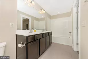 10211 Travilah Grove Cir, Rockville, MD 20850 - Photo 26