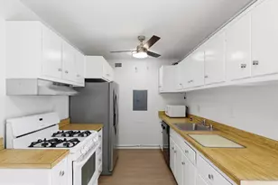 10201 Grosvenor Pl, Rockville, MD 20852 - Photo 18