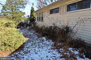 1229 Simmons Dr, Rockville, MD 20851 - Photo 4