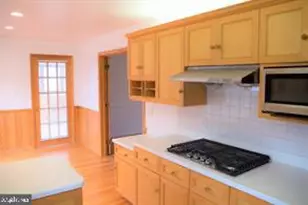 8208 Thoreau Dr, Bethesda, MD 20817 - Photo 10