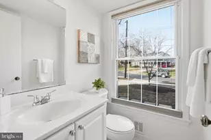 8802 Liberty Ln, Potomac, MD 20854 - Photo 12