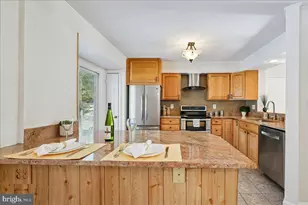 20812 Aspenwood Ln, Montgomery Village, MD 20886 - Photo 2