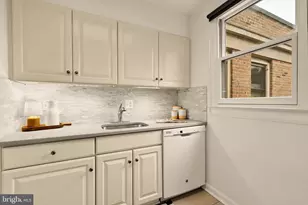 4818 Chevy Chase Dr, Chevy Chase, MD 20815 - Photo 12