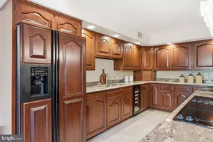 10517 Alloway Dr, Potomac, MD 20854 - Photo 18