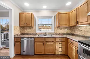 10 Scottsbury Ct, Germantown, MD 20876 - Photo 8