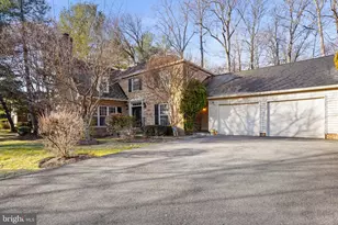 9412 Falls Bridge Ln, Potomac, MD 20854 - Photo 2