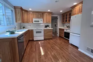 23 Old Creek Ct, Potomac, MD 20854 - Photo 26