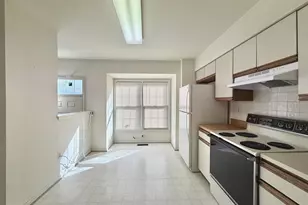 3824 Swan House Ct, Burtonsville, MD 20866 - Photo 2