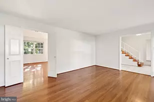 8208 Gainsborough Ct W, Potomac, MD 20854 - Photo 4