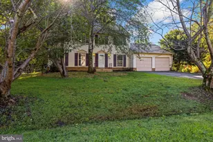 8208 Gainsborough Ct W, Potomac, MD 20854 - Photo 2