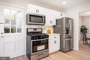 7 Elmwood Ct, Rockville, MD 20850 - Photo 12