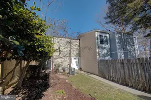 7687 Laytonia Dr, Gaithersburg, MD 20877 - Photo 2