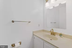 811 Flagler Dr, Gaithersburg, MD 20878 - Photo 10