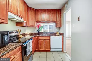 9930 Brookridge Ct, Gaithersburg, MD 20886 - Photo 16