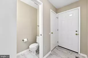 2062 Derby Ridge Ln, Silver Spring, MD 20910 - Photo 14