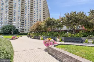 5225 Pooks Hill, Bethesda, MD 20814 - Photo 28