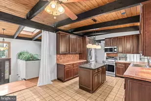 900 Azalea Dr, Rockville, MD 20850 - Photo 2