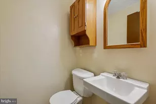 17105 Barnstable Dr, Rockville, MD 20855 - Photo 10