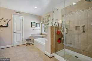 6205 Beechdale Ct, Rockville, MD 20855 - Photo 34