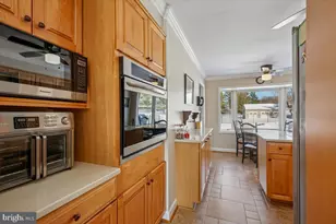 6205 Beechdale Ct, Rockville, MD 20855 - Photo 8