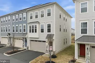 10237 Travilah Grove Cir, Rockville, MD 20850 - Photo 2