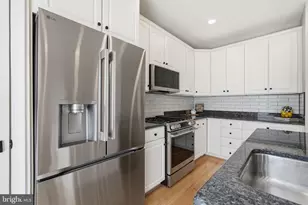 302 Fallsgrove Dr, Rockville, MD 20850 - Photo 10