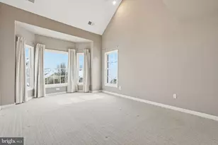 302 Fallsgrove Dr, Rockville, MD 20850 - Photo 22