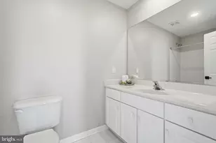 302 Fallsgrove Dr, Rockville, MD 20850 - Photo 36