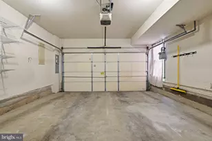 302 Fallsgrove Dr, Rockville, MD 20850 - Photo 38