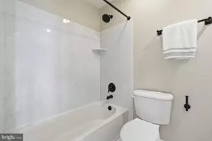 302 Fallsgrove Dr, Rockville, MD 20850 - Photo 30