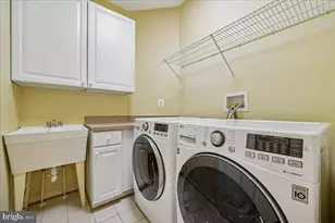 304 Summer Garden Way, Rockville, MD 20850 - Photo 32