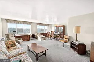 10201 Grosvenor Pl, Rockville, MD 20852 - Photo 4