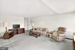 10201 Grosvenor Pl, Rockville, MD 20852 - Photo 6