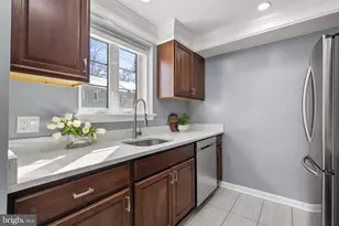 9886 Hollow Glen Pl, Silver Spring, MD 20910 - Photo 14