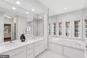 10033 Chartwell Manor, Potomac, MD 20854 - Photo 10