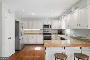 5700 Lake Christopher Dr, Rockville, MD 20855 - Photo 14