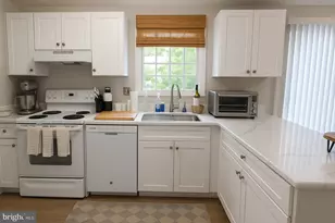 12442 Quail Woods Dr, Germantown, MD 20874 - Photo 4