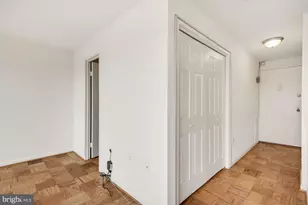 10201 Grosvenor Pl, Rockville, MD 20852 - Photo 2