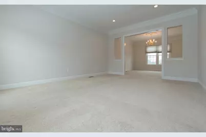 10817 Maplecrest Ln, Potomac, MD 20854 - Photo 2