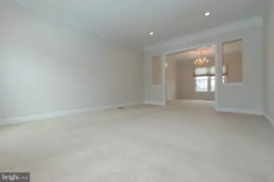 10817 Maplecrest Ln, Potomac, MD 20854 - Photo 2