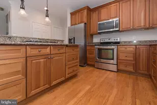 10817 Maplecrest Ln, Potomac, MD 20854 - Photo 12