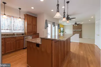 10817 Maplecrest Ln, Potomac, MD 20854 - Photo 14