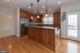 10817 Maplecrest Ln, Potomac, MD 20854 - Photo 10